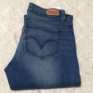 Women’s Levi’s size 7M W28 L32